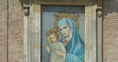 Il Papa: Maria oggi canta la speranza e riaccende in noi la speranza, lei è la prima creatura che in anima e corpo, taglia vincitrice il traguardo del Cielo
