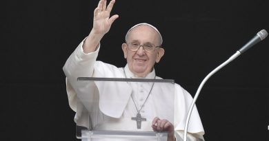Il Papa: il Vangelo è come un fuoco, quando irrompe nella storia, brucia i vecchi equilibri del vivere, sfida a uscire dall’individualismo