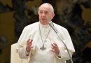 Il Papa: L’alleanza dei vecchi e dei bambini salverà la famiglia umana