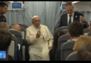 Conferenza stampa di Papa Francesco durante il volo di ritorno da Marsiglia