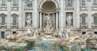 Fontana di Trevi, in corso intervento di manutenzione
