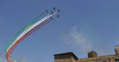 Mattarella alla Parata Militare in Via dei Fori Imperiali