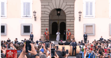 Il Papa all’Angelus: Agire nella verità costa, perché nel mondo c’è chi sceglie la menzogna