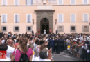 Il Papa all’Angelus: tutta la vita di Maria è stata un pellegrinaggio di speranza insieme al Figlio di Dio e suo, che, attraverso la Croce e la Risurrezione, l’ha fatta giungere in patria, nell’abbraccio di Dio
