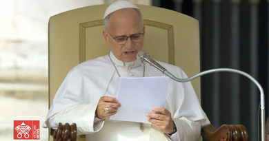 Il Papa: L’amore coniugale e genitoriale, attraverso il Sacramento del matrimonio è riflesso della Trinità divina